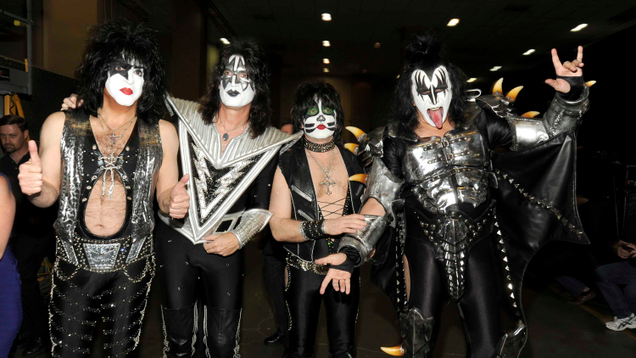 Illustration for article titled 7 Pictures Of KISS That Prove How Great It Is To Have Fun With Your Buddies